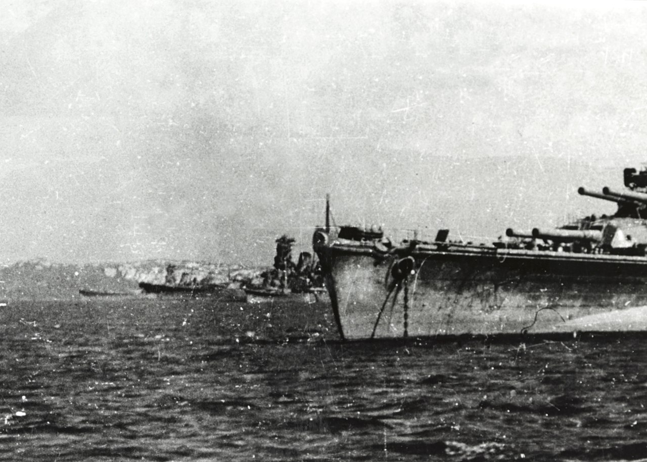 Japanese_battleships_at_Brunei_Borneo_in_October_1944