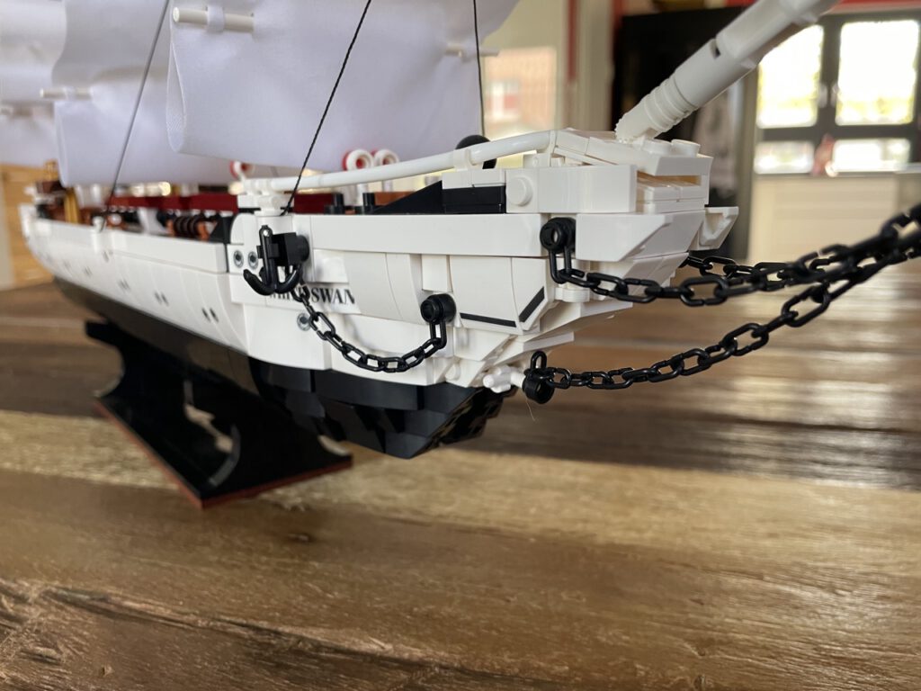 JMBricklayer 40104 The White Swan Ship 