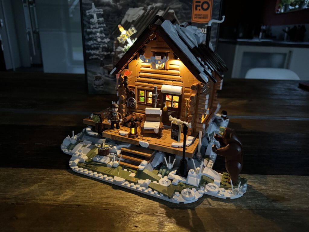 FunWhole Hunting Cabin - Auch im Winter wird es hell. F9018